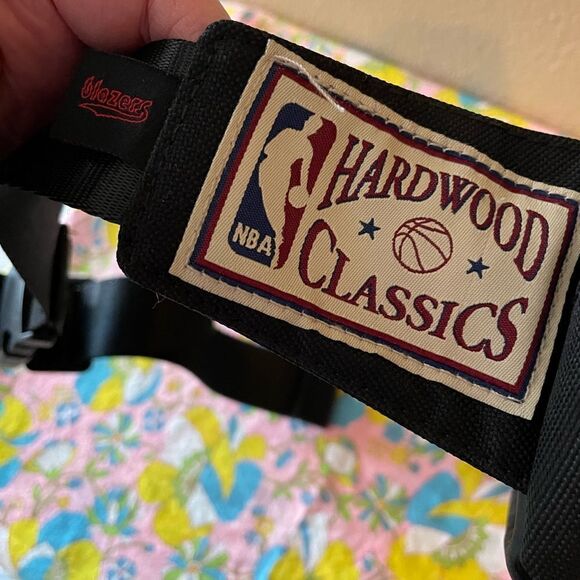 Mitchell & Ness Hardwood Classics Portland Trail Blazers Fanny Pack NWT - Picture 6 of 15